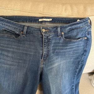 Plus size Levi’s jeans 414 classic straight